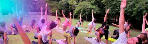É Melhor Praticar Yoga Sozinho Ou Em Grupo?